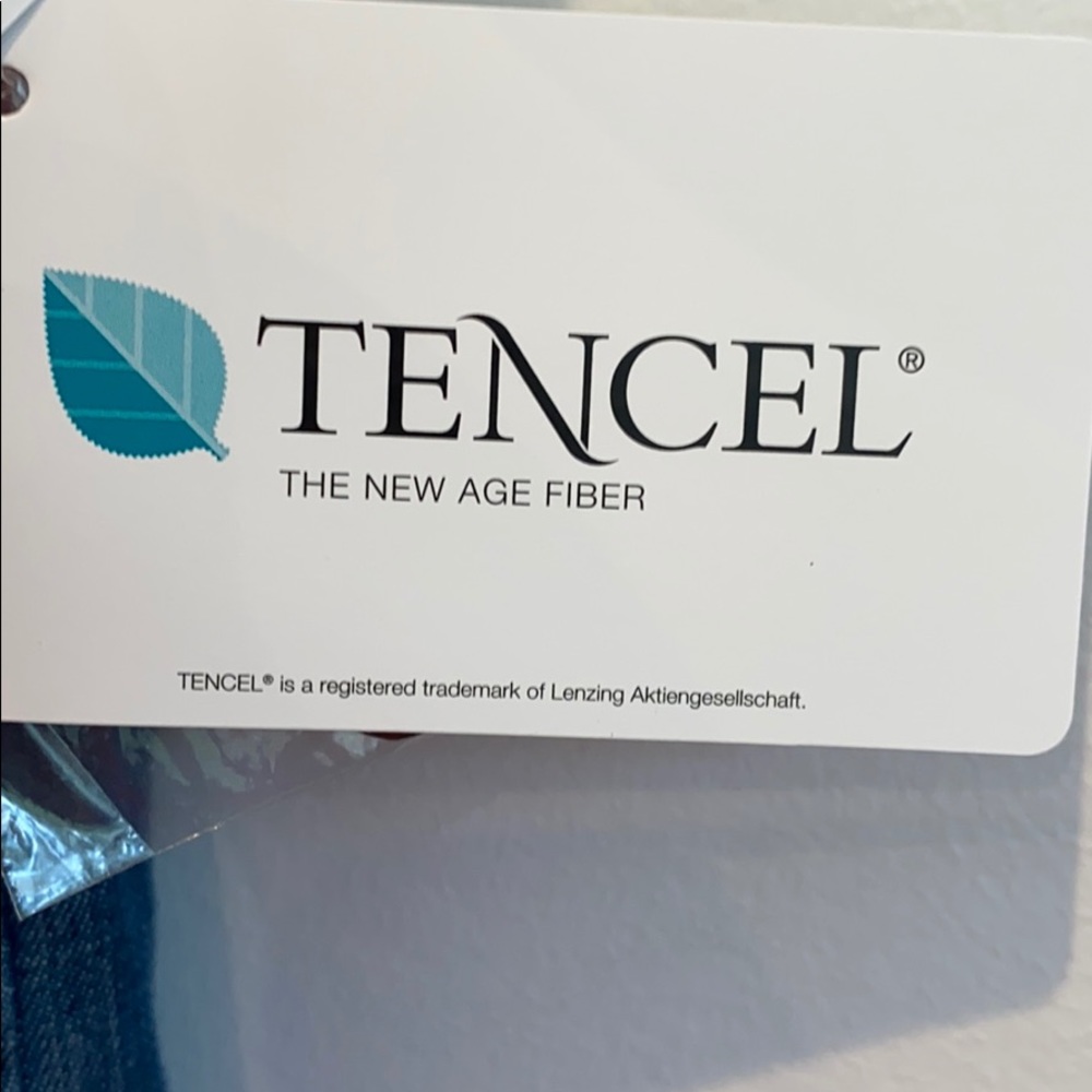 NEW Women’s Embroidered Tencel Light Denim Top - Picture 8 of 8